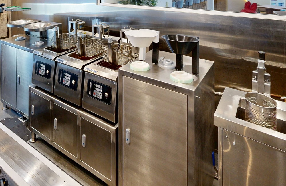 Six frying stoves